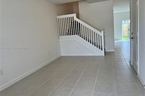 Снять в аренду таунхаус в Майами, Флорида 3 спальни, 157.47м2, № 1992387 - фото 4