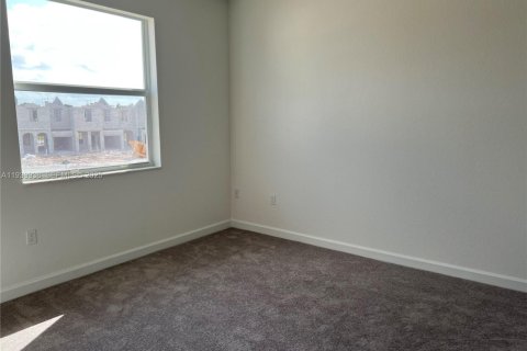 Снять в аренду таунхаус в Майами, Флорида 3 спальни, 157.47м2, № 1992387 - фото 27