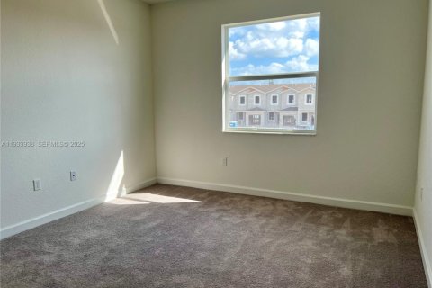 Снять в аренду таунхаус в Майами, Флорида 3 спальни, 157.47м2, № 1992387 - фото 23