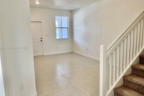 Снять в аренду таунхаус в Майами, Флорида 3 спальни, 157.47м2, № 1992387 - фото 20