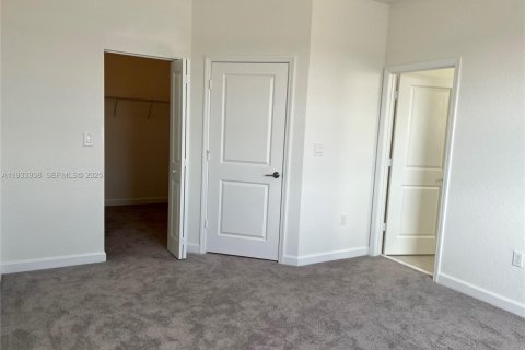 Снять в аренду таунхаус в Майами, Флорида 3 спальни, 157.47м2, № 1992387 - фото 25