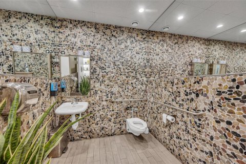 Propiedad comercial en venta en Fort Lauderdale, Florida № 2158517 - foto 27