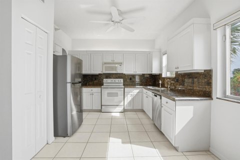 Купить кондоминиум в Тамарак, Флорида 3 комнаты, 149.02м2, № 2086547 - фото 23