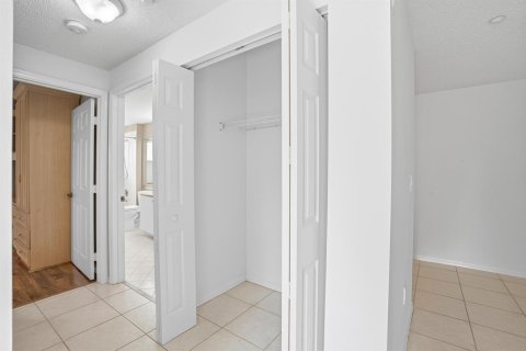 Купить кондоминиум в Тамарак, Флорида 3 комнаты, 149.02м2, № 2086547 - фото 25