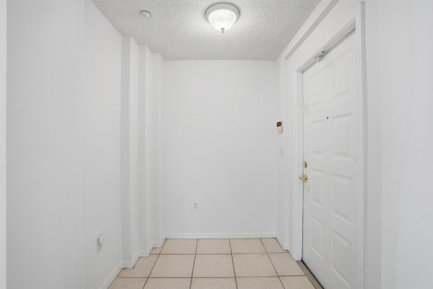 Купить кондоминиум в Тамарак, Флорида 3 комнаты, 149.02м2, № 2086547 - фото 7