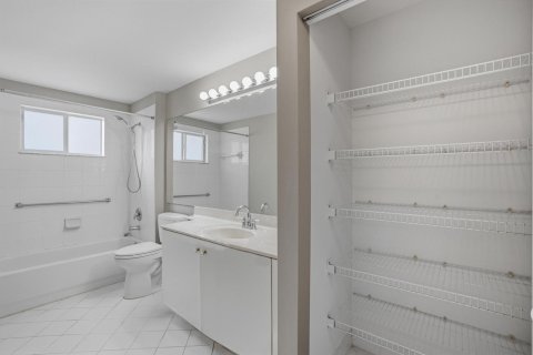 Купить кондоминиум в Тамарак, Флорида 3 комнаты, 149.02м2, № 2086547 - фото 27