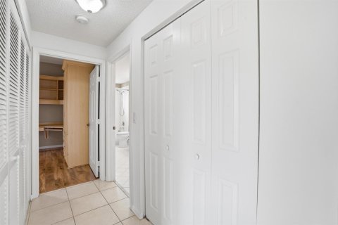 Купить кондоминиум в Тамарак, Флорида 3 комнаты, 149.02м2, № 2086547 - фото 24
