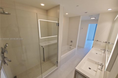 Condo in Sunrise, Florida, 3 bedrooms  № 2010204 - photo 21