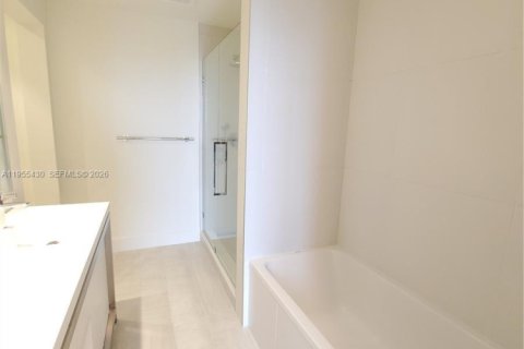 Condo in Sunrise, Florida, 3 bedrooms  № 2010204 - photo 17