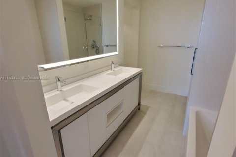 Condo in Sunrise, Florida, 3 bedrooms  № 2010204 - photo 18