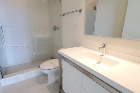 Condo in Sunrise, Florida, 3 bedrooms  № 2010204 - photo 13