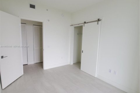 Condo in Sunrise, Florida, 3 bedrooms  № 2010204 - photo 12