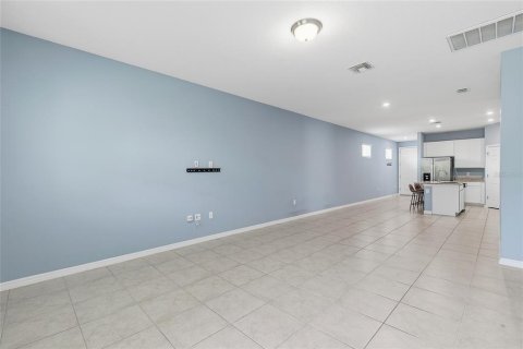 Villa ou maison à louer à New Smyrna Beach, Floride: 3 chambres, 137.5 m2 № 2409876 - photo 4
