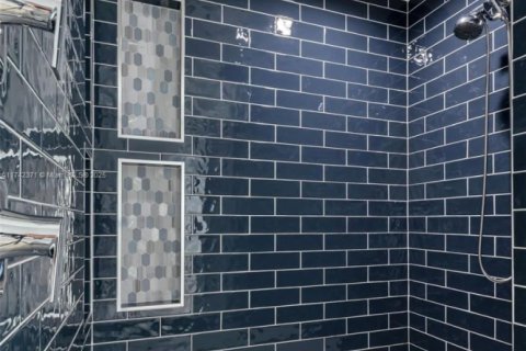 House in Port Charlotte, Florida 4 bedrooms, 256.5 sq.m. № 1940870 - photo 20