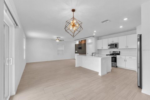 Villa ou maison à louer à Plant City, Floride: 4 chambres, 178.37 m2 № 2427244 - photo 10