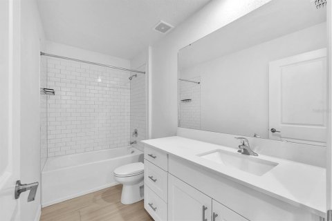 Villa ou maison à louer à Plant City, Floride: 4 chambres, 178.37 m2 № 2427244 - photo 4