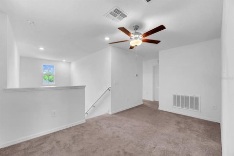 Villa ou maison à louer à Plant City, Floride: 4 chambres, 178.37 m2 № 2427244 - photo 3