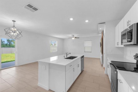 Villa ou maison à louer à Plant City, Floride: 4 chambres, 178.37 m2 № 2427244 - photo 9