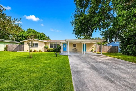 House in Seminole, Florida 3 bedrooms, 181.07 sq.m. № 2359360