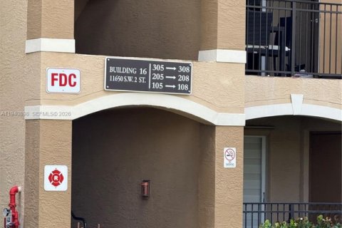 Copropriété à louer à Pembroke Pines, Floride: 2 chambres, 104.98 m2 № 1998046 - photo 2