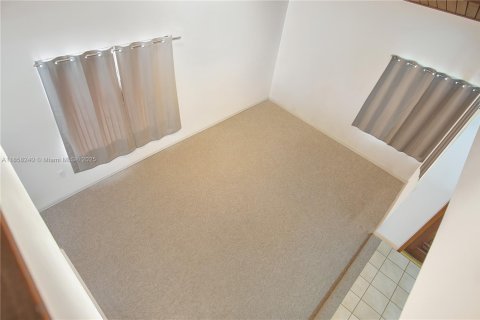 Casa en venta en Miami, Florida, 4 dormitorios, 242.66 m2 № 1882618 - foto 7