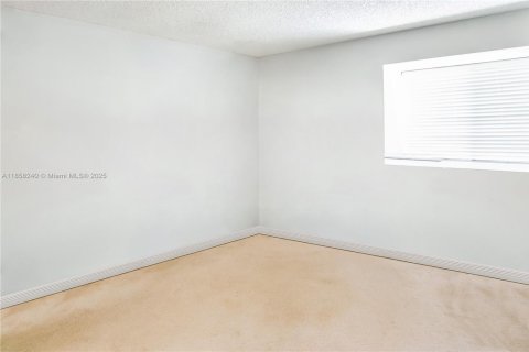 Casa en venta en Miami, Florida, 4 dormitorios, 242.66 m2 № 1882618 - foto 20