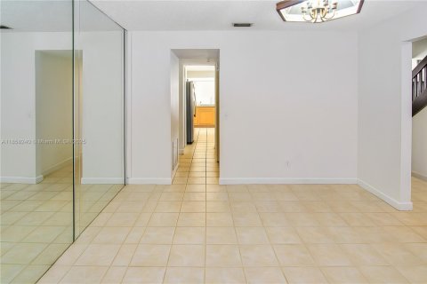 Casa en venta en Miami, Florida, 4 dormitorios, 242.66 m2 № 1882618 - foto 8