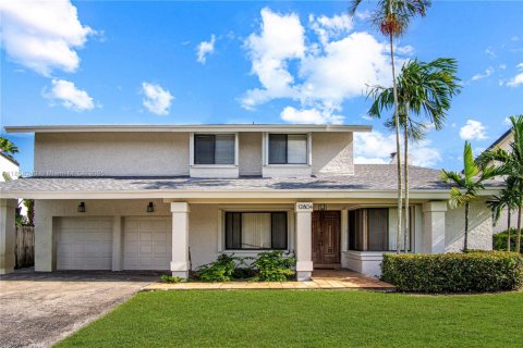 Casa en venta en Miami, Florida, 4 dormitorios, 242.66 m2 № 1882618 - foto 1