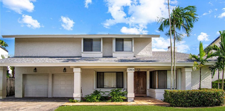 Casa en Miami, Florida 4 dormitorios, 242.66 m2 № 1882618