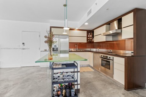 Condo in Miami Beach, Florida, 2 bedrooms  № 1700557 - photo 4