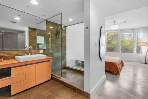 Condo in Miami Beach, Florida, 2 bedrooms  № 1700557 - photo 17