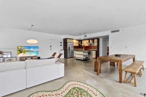Condo in Miami Beach, Florida, 2 bedrooms  № 1700557 - photo 7