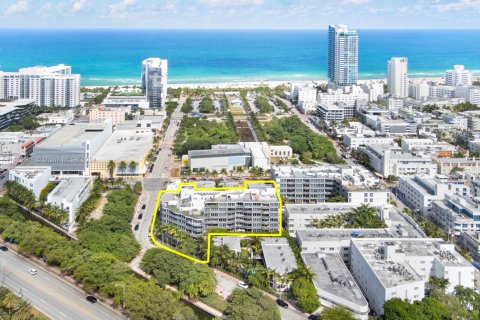 Condo in Miami Beach, Florida, 2 bedrooms  № 1700557 - photo 21