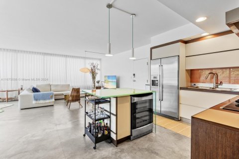 Condo in Miami Beach, Florida, 2 bedrooms  № 1700557 - photo 6