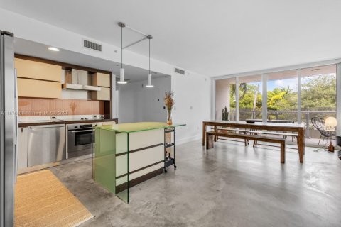 Condo in Miami Beach, Florida, 2 bedrooms  № 1700557 - photo 1