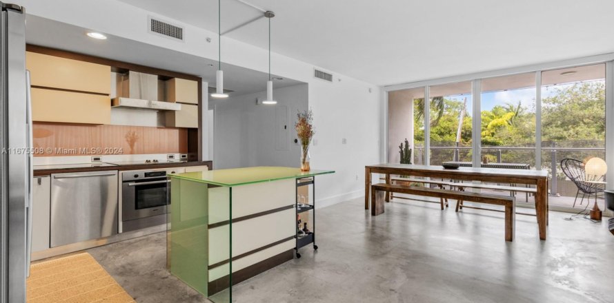 Condo in Miami Beach, Florida, 2 bedrooms  № 1700557