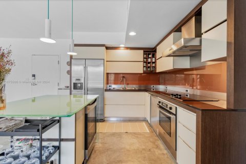 Condo in Miami Beach, Florida, 2 bedrooms  № 1700557 - photo 5