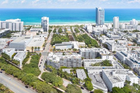 Condo in Miami Beach, Florida, 2 bedrooms  № 1700557 - photo 20