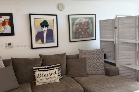Condominio en alquiler en Miami, Florida, 1 dormitorio, 63.17 m2 № 2063027 - foto 12
