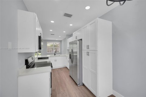 Townhouse in Boca Raton, Florida 4 bedrooms, 167.04 sq.m. № 1892047 - photo 6
