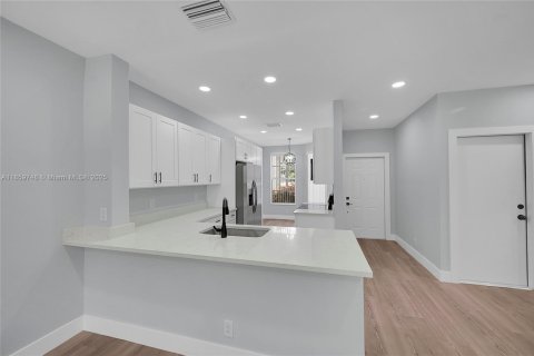 Townhouse in Boca Raton, Florida 4 bedrooms, 167.04 sq.m. № 1892047 - photo 3