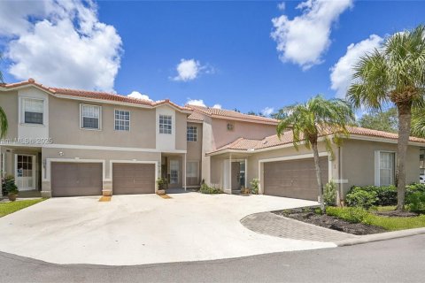 Townhouse in Boca Raton, Florida 4 bedrooms, 167.04 sq.m. № 1892047 - photo 1