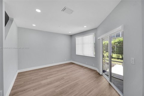 Townhouse in Boca Raton, Florida 4 bedrooms, 167.04 sq.m. № 1892047 - photo 11