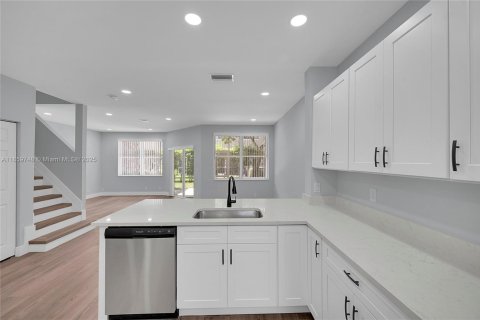 Townhouse in Boca Raton, Florida 4 bedrooms, 167.04 sq.m. № 1892047 - photo 4
