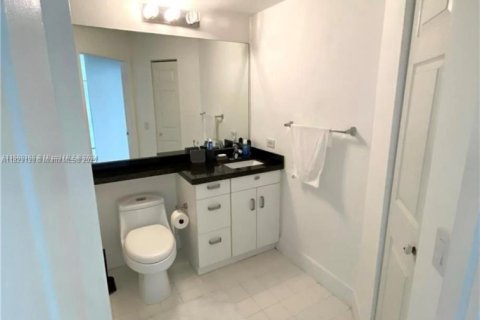 Condo in Sunny Isles Beach, Florida, 2 bedrooms  № 1802510 - photo 14