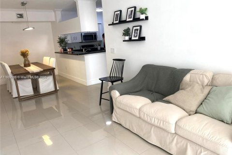 Condo in Sunny Isles Beach, Florida, 2 bedrooms  № 1802510 - photo 6