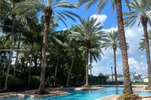 Condo in Sunny Isles Beach, Florida, 2 bedrooms  № 1802510 - photo 1