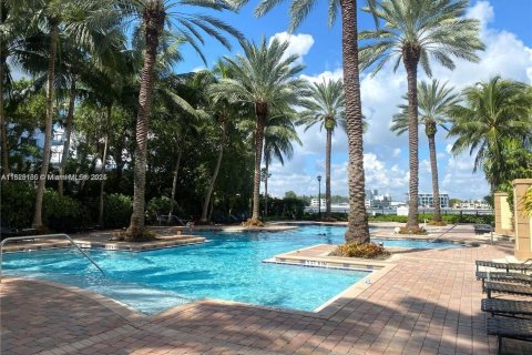 Condo in Sunny Isles Beach, Florida, 2 bedrooms  № 1802510 - photo 2