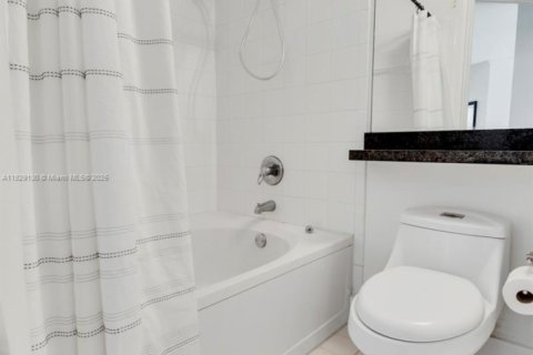 Condo in Sunny Isles Beach, Florida, 2 bedrooms  № 1802510 - photo 24