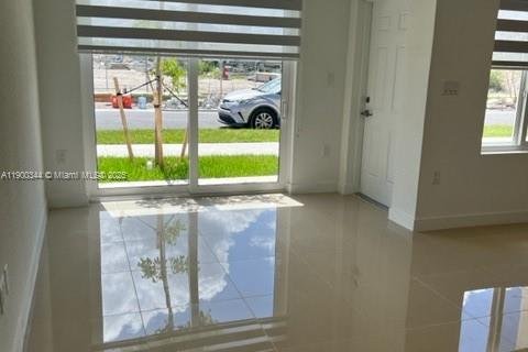 Adosado en alquiler en Homestead, Florida, 4 dormitorios, 129.88 m2 № 1952061 - foto 2
